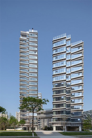 The four buildings in the complex are grouped into two pairs, allowing light into more office spaces. (c) Zhang Chao.