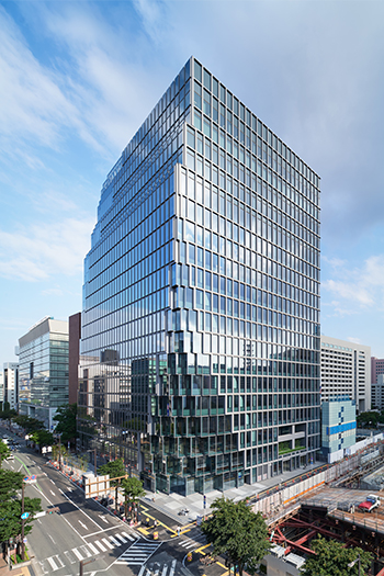 Café culture and banking culture intersect at the Tenjin Business Center in Fukuoka, Japan. Image Credit: Tomoyuki Kusunose, Courtesy OMA
